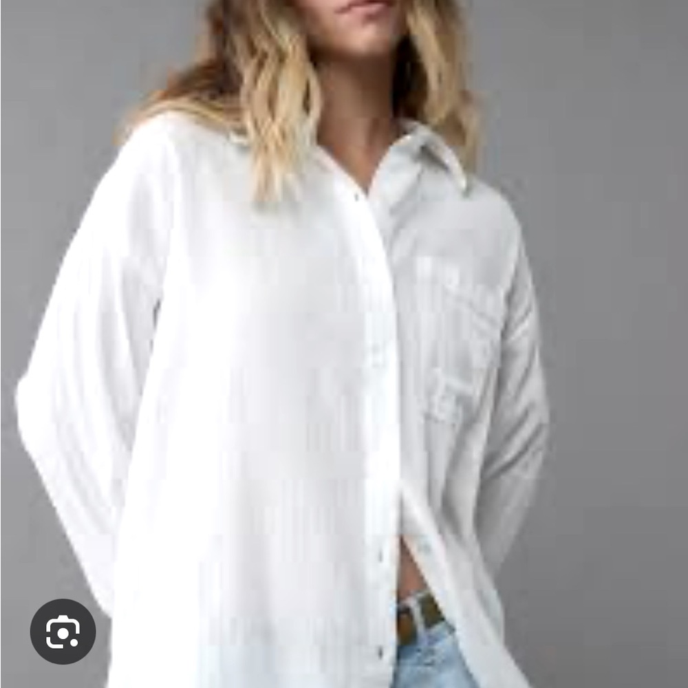 AE ❤️Oversized, white long sleeve, buttoned up shirt